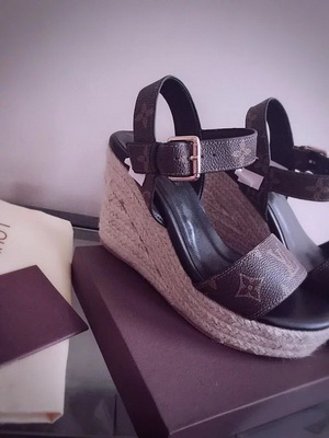 LV Sandals Women--018